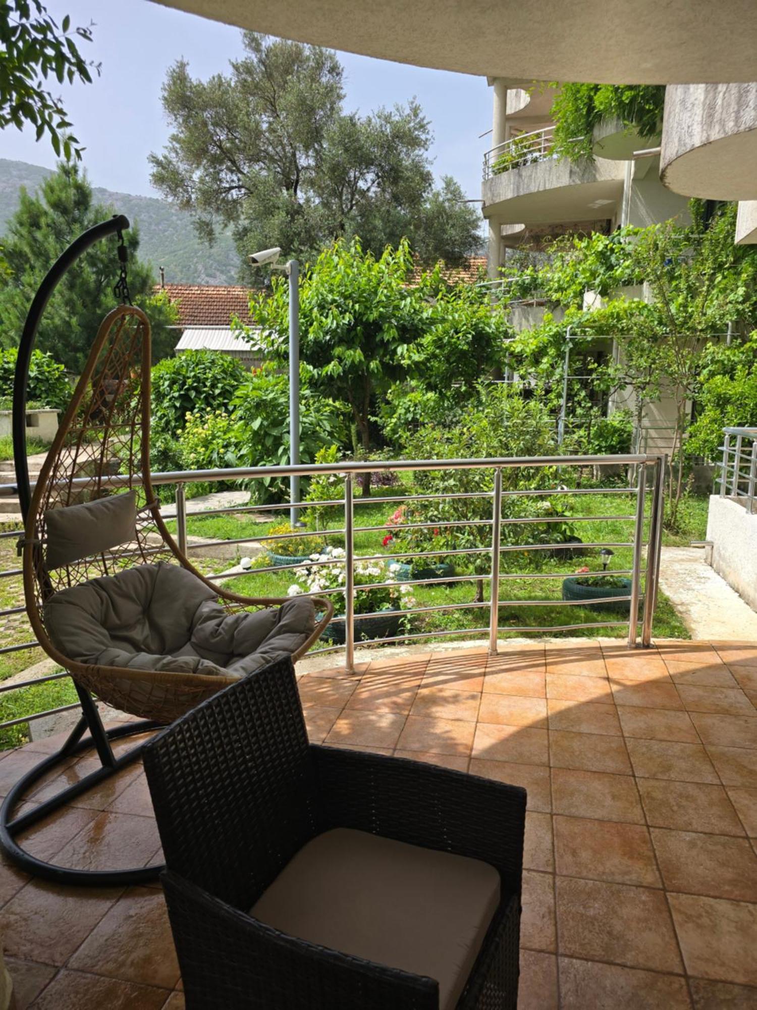 Roman Garden Apartment Risan Exterior photo